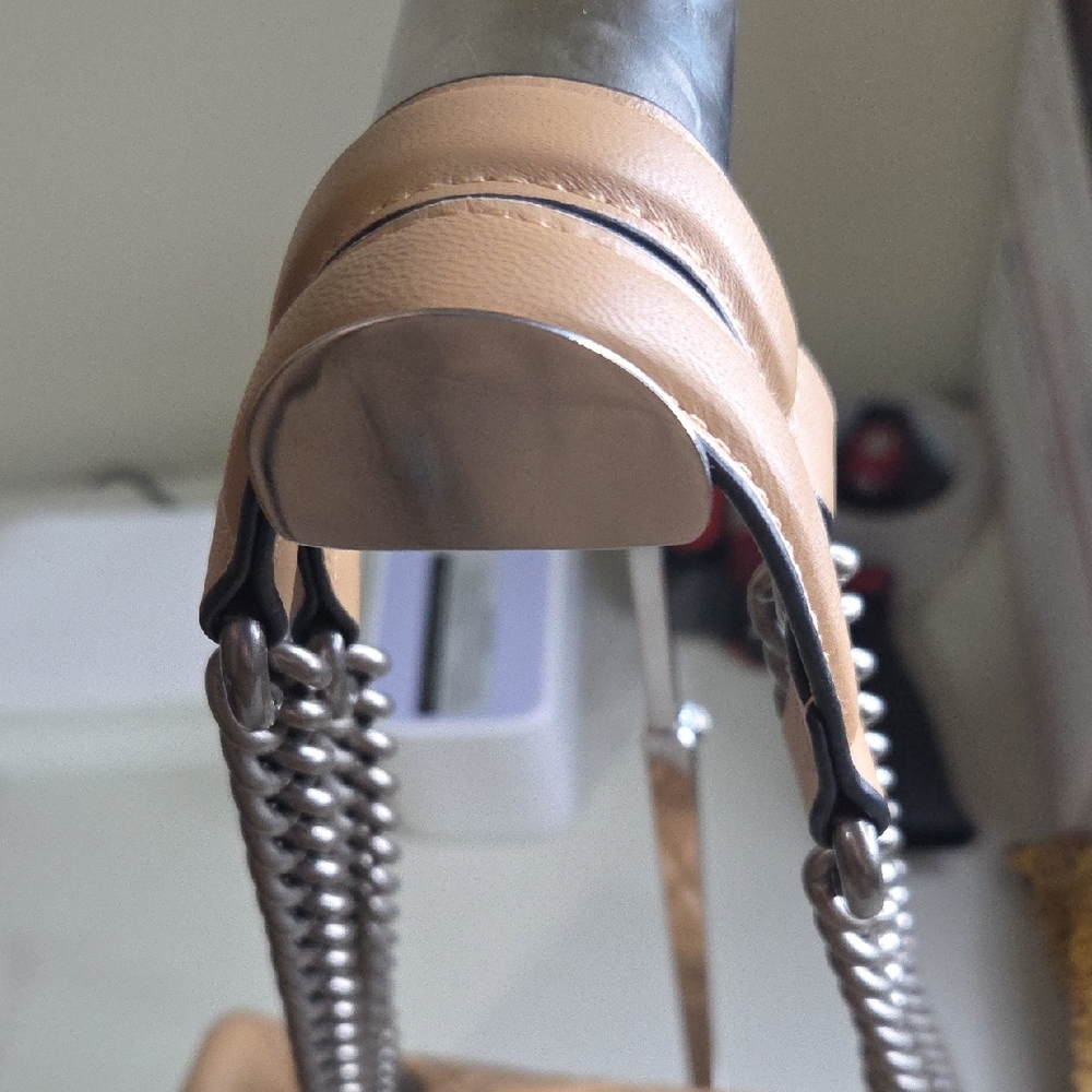 Kurt Geiger The Brixton Shoulder Bag with Chain Strap - Picture 4 of 11